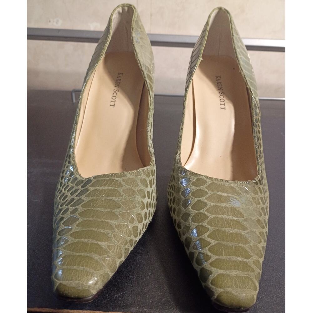 Karen Scott Marlo Pumps 8M Olive Sage Green Embossed Leather Pointed Toe Heels - Picture 6 of 12